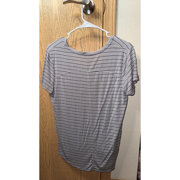 shirt - Picture 2 of 3